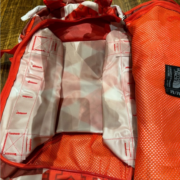 The North Face Base Camp Duffel M - Picture 7 of 8